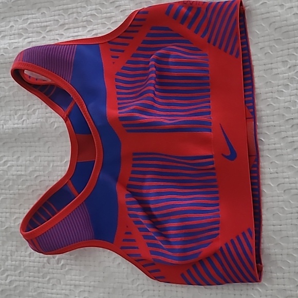 Nike sports bra - Picture 1 of 2